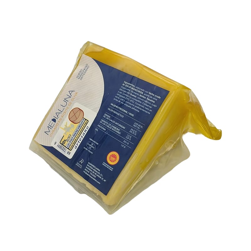 Queso Manchego Media Luna Curado en Aceite de Oliva